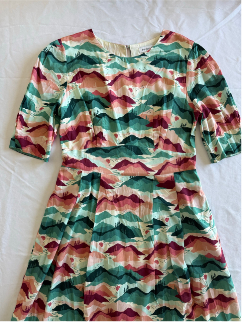 Women's emilyandfin Green Pink Mountain Print Dress S - Picture 4 of 9